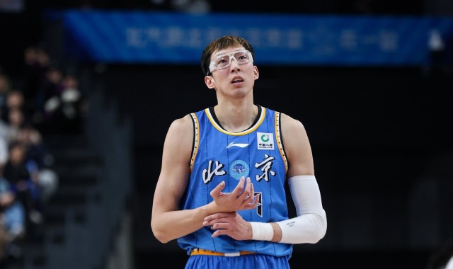 开云体育网页-这场打得像外援！周琦终结十分高效 砍下23分13板&amp;抢到7前场板